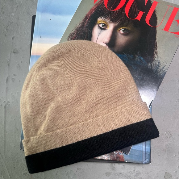 BURBERRY Two-Tone Cashmere Blend knitted Beanie Tan White Logo Print Hat - NEW - Picture 7 of 9